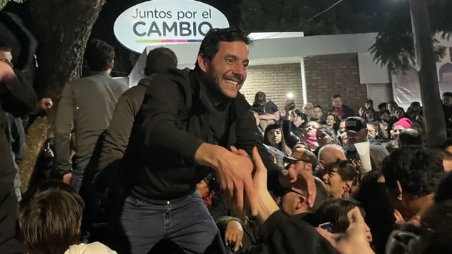 Ignacio Tagni en la noche en que consiguió destronar al peronismo de Villa Nueva, con un amplio armado político