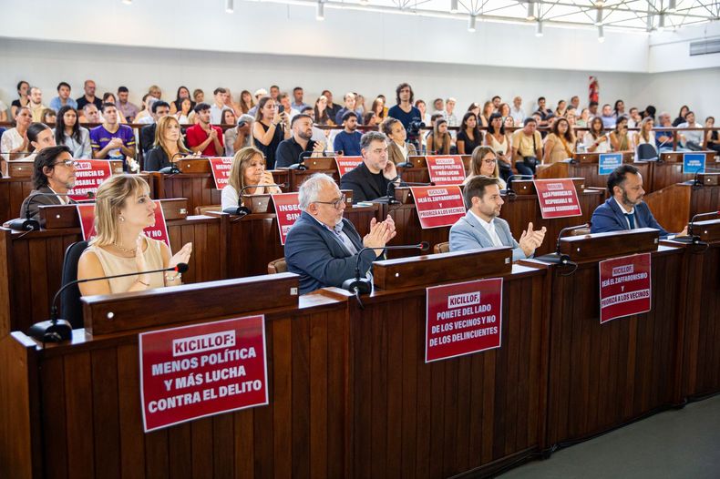 El bloque que conduce Diego Valenzuela en el Concejo Deliberante de Tres de Febrero, con mensaje para Axel Kicillof.