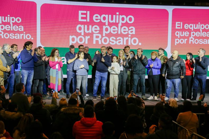 El festejo de Javkin la noche de la elección.// Foto: Jeremías Caraballo