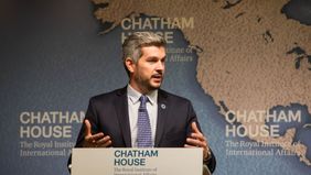 Peña confirmó que el Gobierno también negocia préstamos con China