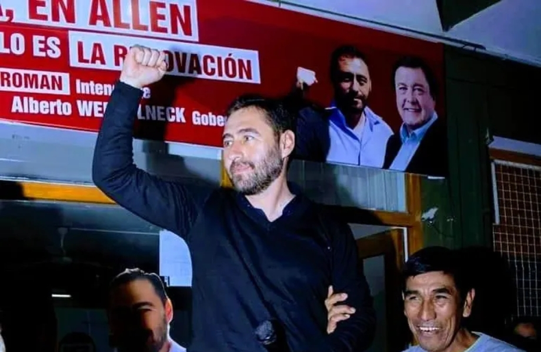 Marcelo Román llegó de la mano del gran acuerdo y hoy tantea una alianza con los libertarios.