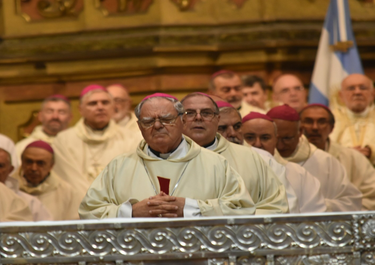 Oscar Ojea y el resto de los obispos en la catedral porteña