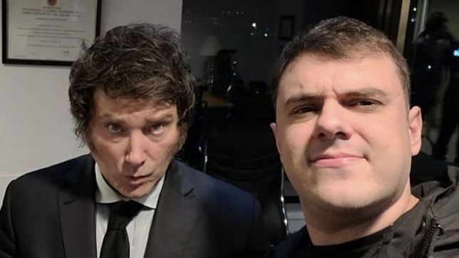Gordo Dan, alias Daniel Parisini, con Javier Milei.