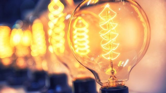 guerra de numeros y cuentas pendientes entre el gobierno y las electricas