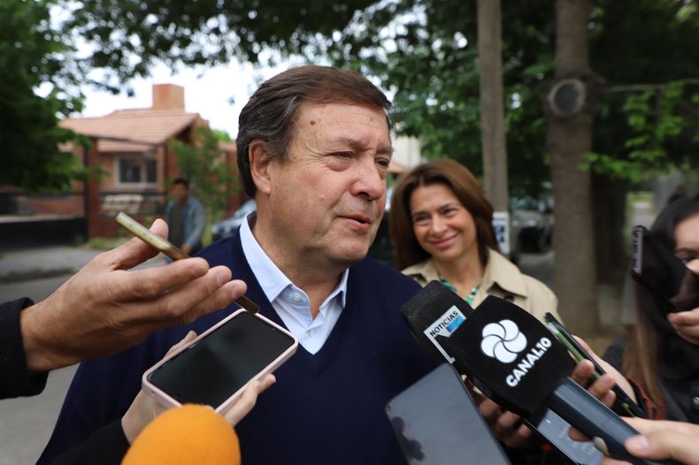 Alberto Weretilneck tras emitir su voto en Río Negro.  Alberto Weretilneck tras emitir su voto en Río Negro.