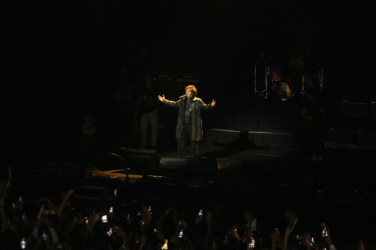 Javier Milei en el Movistar Arena. Los parecidos con Pink, el protagonista de The Wall, ¿son pura coincidencia?