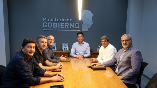 Manuel Calvo junto a intendentes de la UCR 