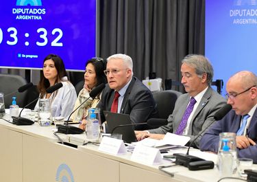 Audiencia de la ley de Glaciares en Diputados. Daniela Vilar (ministra de Ambiente de la provincia), Nicolás Mayoraz (diputado del Gobierno) y Roberto Moreno, ministro de gestión ambiental y minería de la provincia de San Juan.&nbsp;