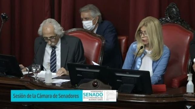 juntos se enrosca en la pelea por la jefatura del bloque y paraliza el senado