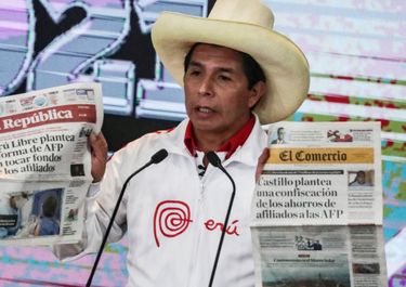 En un clima de polarización extrema, Perú opta entre Castillo y Fujimori