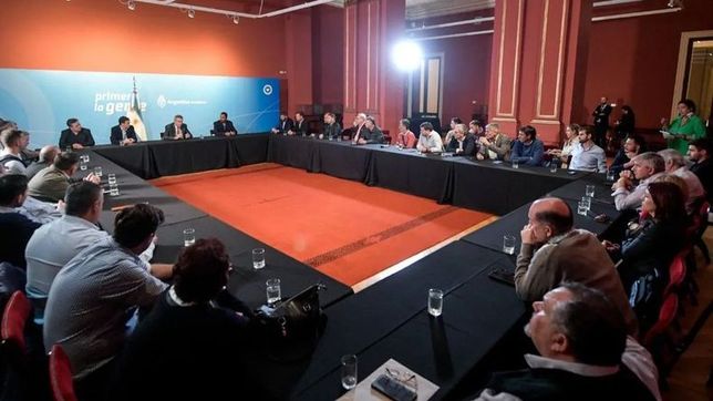 El Foro de Presidentes Comunales del PJ de Santa Fe en su última visita a la Casa Rosada en la previa de las PASO.  