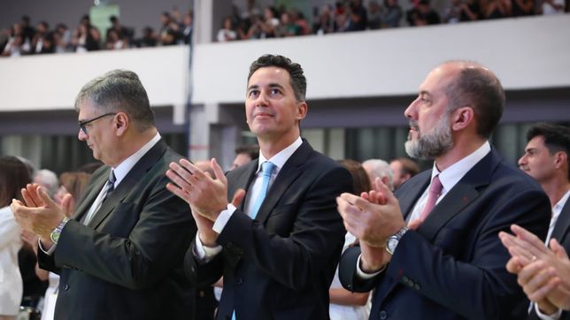 Manuel Calvo y Guillermo Acosta, en la pelea por la caja.