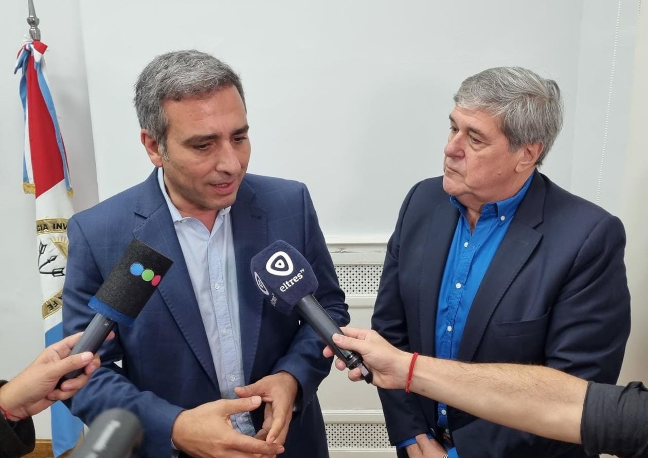 Los diputados Oscar Martínez y Luis Rubeo a la hora de explica los alcances del proyecto.