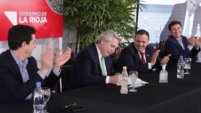 el presidente suspendio la gira por el interior por el contagio de insaurralde