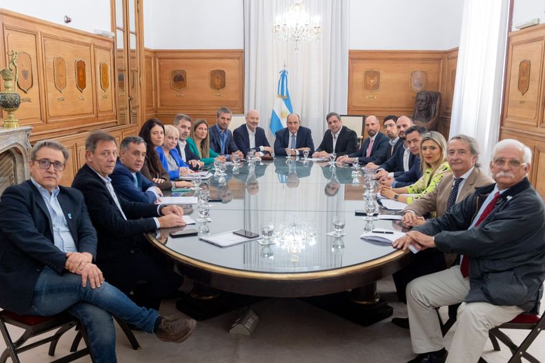 Guillermo Francos y diputados de la oposición.