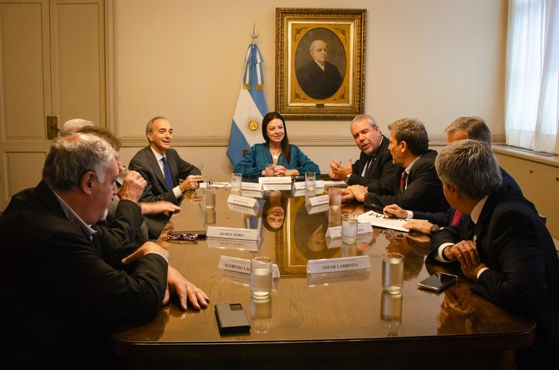Gobierno vs. universidades: una semana de buenos modales y el pescado sin vender