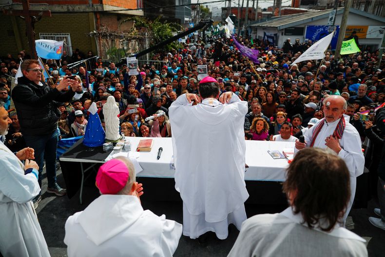 Una multitud en la misa de desagravio por los ataques de Milei al papa Francisco