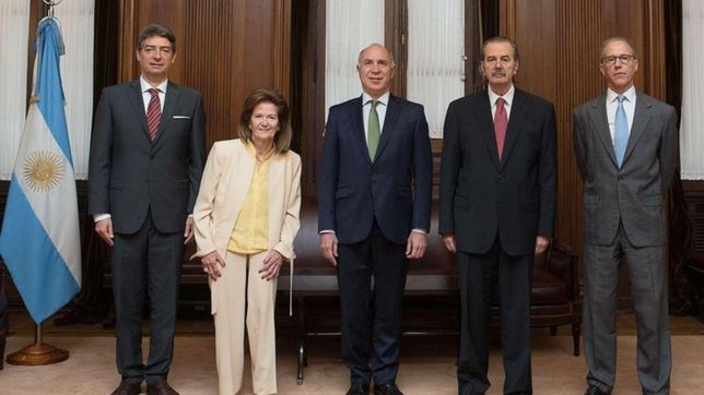 roja a weretilneck y a casas: la corte suprema freno intentos de re-reeleccion