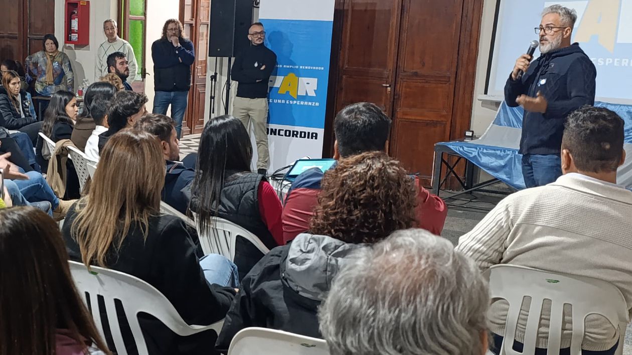 Gustavo Guzmán, en uno de los actos de PAR mientras intentaban dar la interna en el PJ de Entre Ríos.