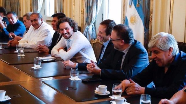 el gobierno busca el apoyo de gremios y empresarios para renegociar la deuda