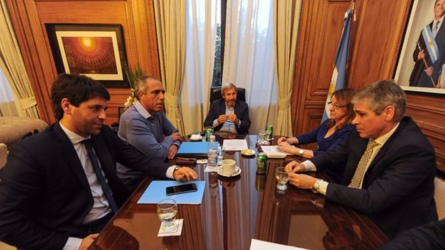 alicia kirchner fue a pedir ayuda a la rosada