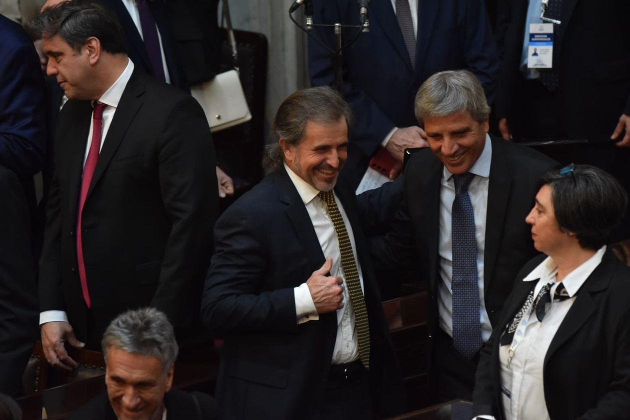 Toto Caputo y Bertie Benegas Linch en el Congreso. Necesitan aprobar el Presupuesto.&nbsp;