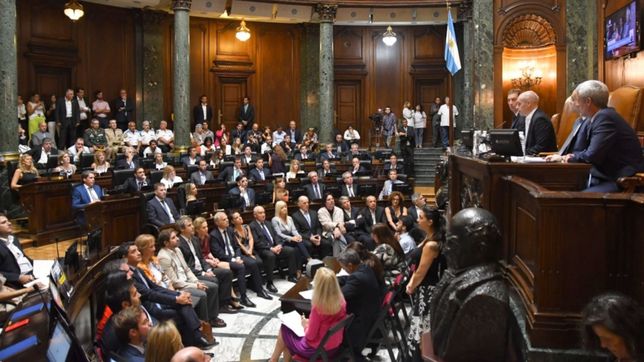 ¿que hay enfrente de larreta en tierra santa pro?