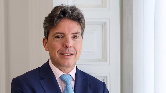 Leopoldo Sahore, un funcionario de Cancillería y candidato a diputado nacional en las lista porteña de Ricardo López Murphy, hace campaña definiendo al núcleo presidencial como un entorno con nombre y prontuario.