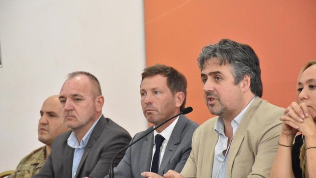 Pablo Cococcioni, ministro de Seguridad provincial y de confianza Maximiliano Pullaro en conferencia de prensa.&nbsp;