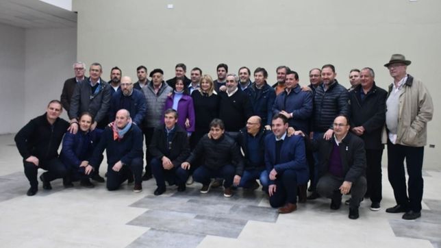 intendentes ucr: tiempo para massa, apuestas a la gobernacion y un convite al pro