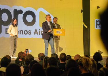 Macri escenario.