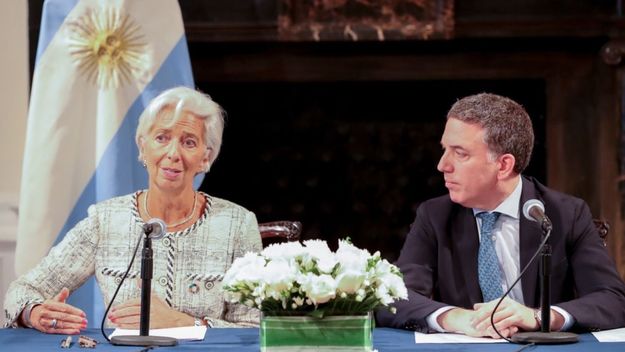 El Fondo adelanta U$S 19.000 M a cambio de liberar el dólar