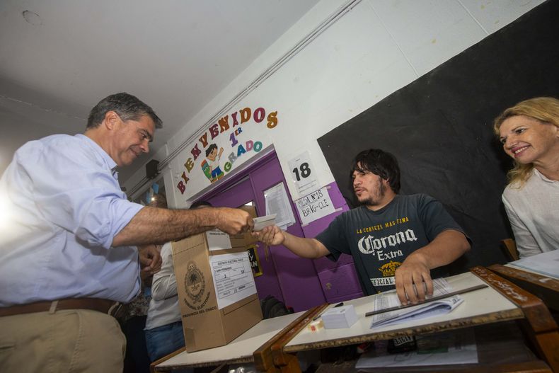 Jorge Capitanich emitió su voto en Resistencia Jorge Capitanich emitió su voto en Resistencia