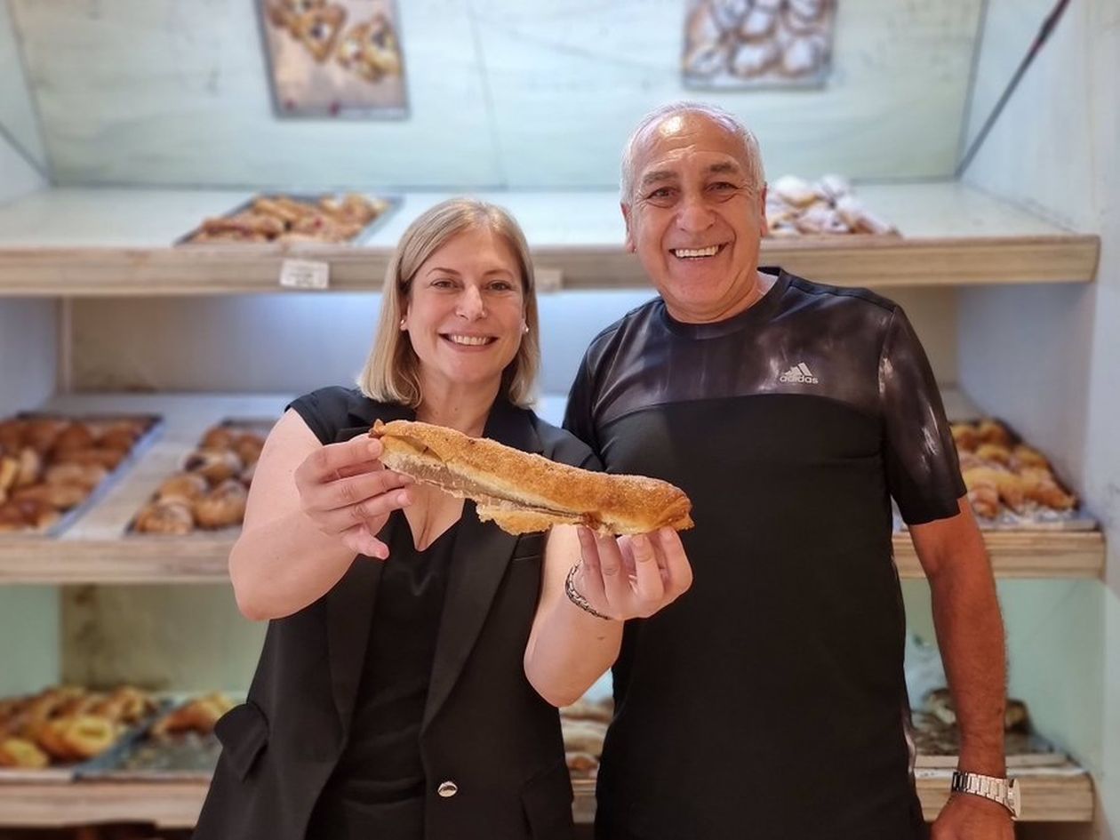 La vicegobernadora Scaglia en una visita a una panadería de ciudad de Santa Fe.