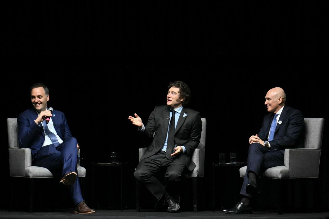 Manuel Adorni, javier MIlei y José Luis Espert.&nbsp;