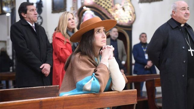 Victoria Villarruel reza sola