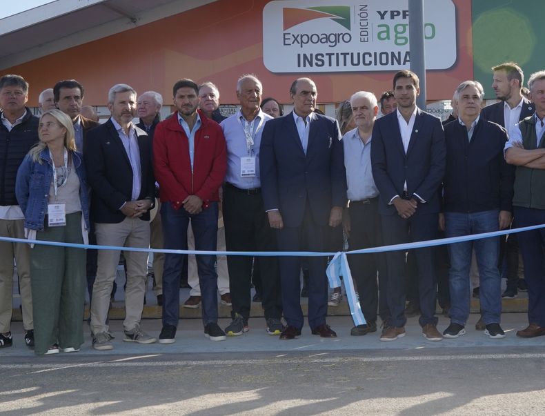 Gobernadores y ministro. Maximiliano Pullaro, Rogelio Frigerio y Martín Llaryora junto a Guillermo Francos, en el corte de cintas de Expoagro 2024.