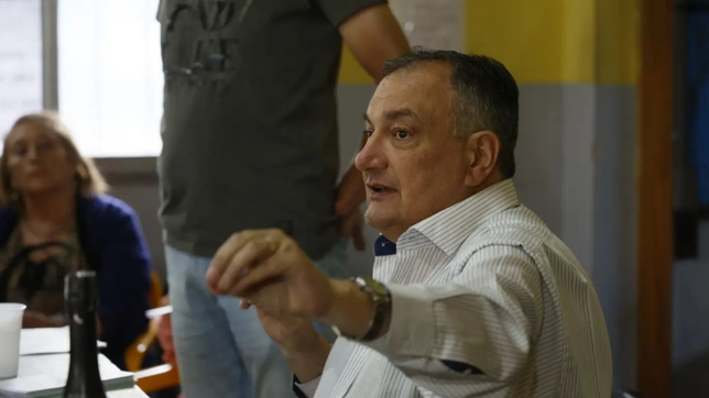 Gustavo Gennuso acusa a Alberto Weretilneck de poner candidatos a dedo.
