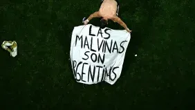 La Selección argentina, en su jugada más poderosa del Mundial: el trapo por Malvinas fue pasión nacional.