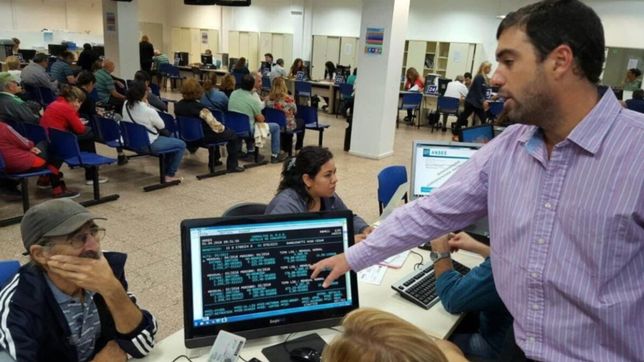 aportantes truchos: el gobierno reconocio a mas de 200 beneficiarios de planes