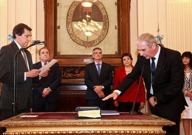 Jujuy: Carlos Sadir metió mano en su gabinete sin romper el equilibrio con Gerardo Morales