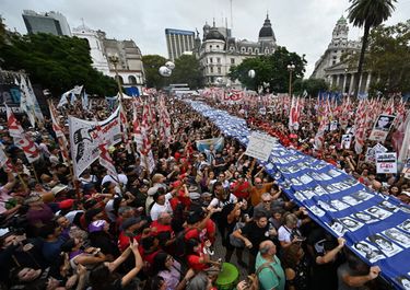 A más de cuatro décadas de la recuperación de la democracia, el desafío no es sostener y fortelecer los acuerdos que tanto costó alcanzar, señala el autor.