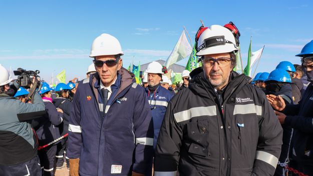 Eduardo Rodríguez Chirillo junto a Juan Carlos Doncel Jones, el funcionario echado por Toto Caputo