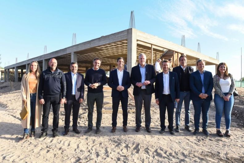 Jaime Peczyk y Gabriel Katopodis pusieron en marcha la obra de la Universidad de San Vicente Funcionarios nacionales y el intendente Nicolás Mantegazza comienzan la obra de la Universidad de San Vicente