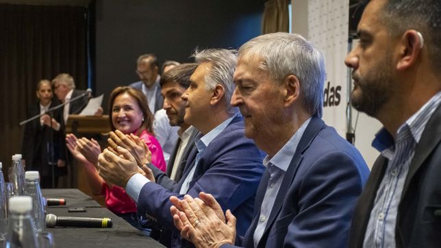 Juan Schiaretti, con Llaryora y Pullaro en la Sociedad Rural de Río Cuarto.  Juan Schiaretti, con Llaryora y Pullaro en la Sociedad Rural de Río Cuarto.