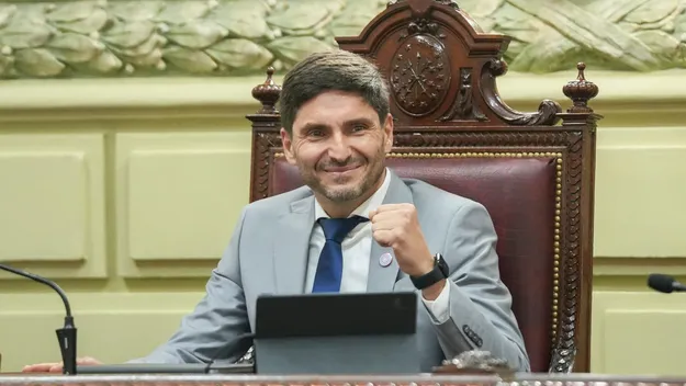 Maximiliano Pullaro tiene asegurada una chance de reelección con los votos de Unidos, pero va por el apoyo de la oposición.