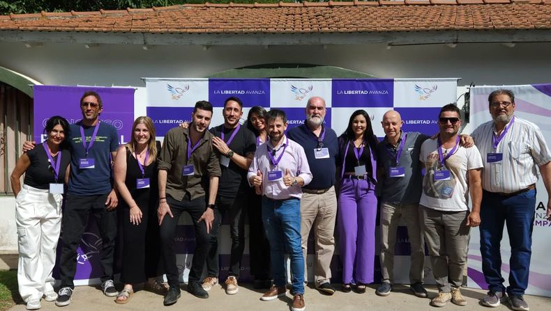 El poder libertario en La Pampa: Juan Pablo Patterer junto a quienes integran la conducción del partido. No tiran puentes con el PRO.
