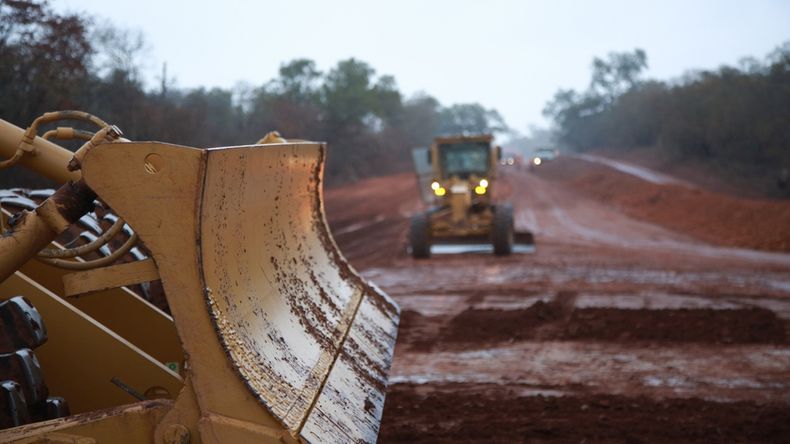 Las obras públicas paralizadas en gran parte del país