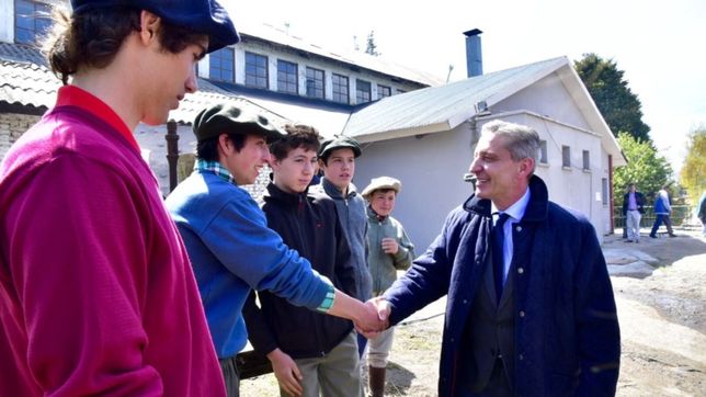 chubut: arcioni formalizo el calendario electoral desdoblado