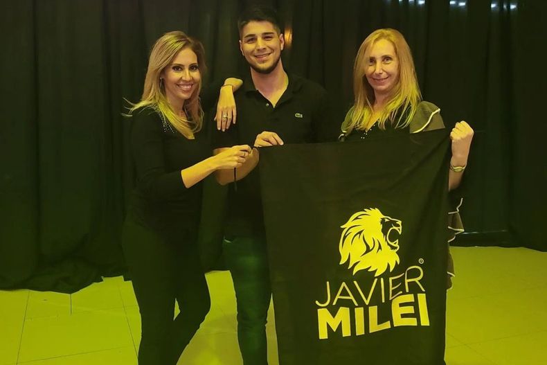 Agustín Pellegrini, primer candidato a diputado de La Libertad Avanza en Santa Fe, junto a Romina Diez y Karina Milei.